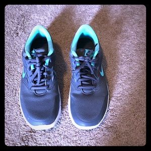 Mint and Gray Nike’s Size 9